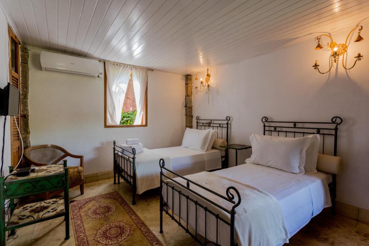 إلهابيلا Feiticeira Guesthouse الغرفة الصورة